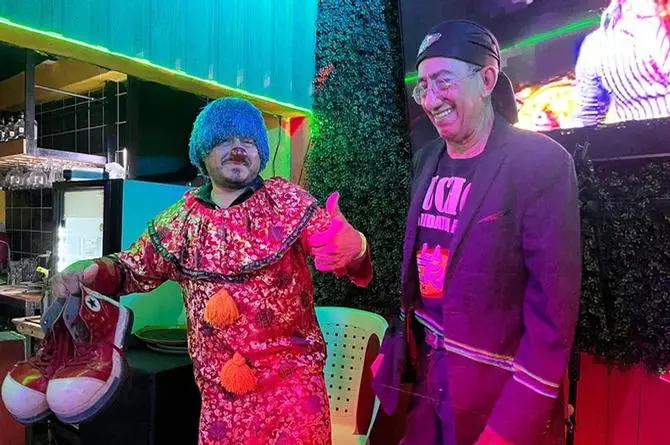 Meten al Payaso Rucho en una maleta y subastan su vestuario (+fotos)